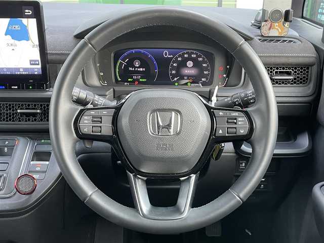 ホンダ ステップワゴン スパーダ eHEV プレミアムライン 香川県 2022(令4)年 3.8万km プラチナホワイトパール 登録時走行距離：37596km/純正11.4型ナビ/　CD DVD BT フルセグTV/全方位カメラ/前後ドライブレコーダー/ビルトインETC/両側パワースライドドア/パワーバックドア/衝突被害軽減装置/レーンキープアシスト/レーダークルーズコントロール/クリアランスソナー/ブラインドスポットモニター/LEDヘッドライト/オートライト/フォグランプ/ハーフレザーシート/シートヒーター/ロールサンシェード/ISOFIX/オーバーヘッドコンソール/革巻きステアリング/ステアリングスイッチ/パドルシフト/プッシュスタート/スマートキー
