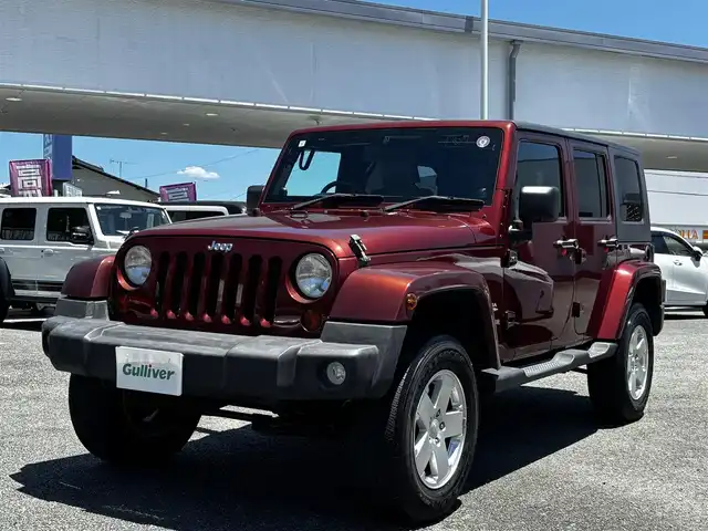 クライスラー・ジープ ジープ ラングラー アンリミテッド サハラ 熊本県 2011(平23)年 5.8万km インフェルノレッドパール 社外SDナビ/【フルセグＴＶ/Cd/DVD/BT】/バックカメラ/左サイドカメラ/クルーズコントロール/ETC/純正18インチAW/背面タイヤ/ヘッドライトレベライザー/フォグランプ/リモコンキー/スペアキー/純正フロアマット/取扱説明書