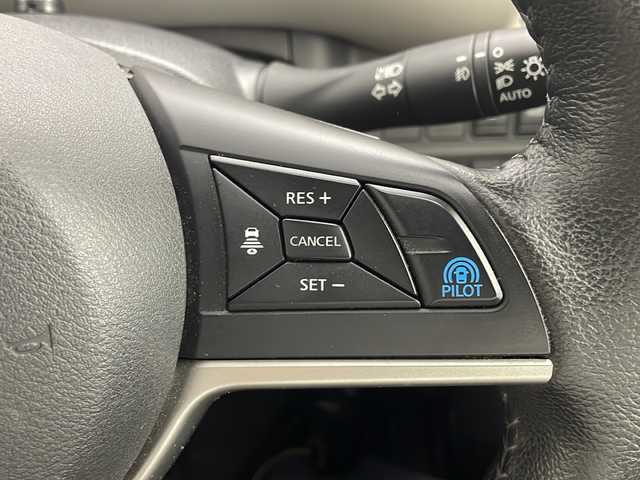 日産 セレナ e－パワー ハイウェイスター V 群馬県 2019(平31)年 4.9万km ブリリアントホワイトパール 純正９型ナビ　１０．１型後席モニター　デジタルインナーミラー　全周囲カメラ　プロパイロット　衝突被害軽減ブレーキ　アダプティブクルーズコントロール　ステアリングヒーター　両側電動スライドドア　禁煙