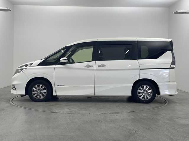 日産 セレナ e－パワー ハイウェイスター V 群馬県 2019(平31)年 4.9万km ブリリアントホワイトパール 純正９型ナビ　１０．１型後席モニター　デジタルインナーミラー　全周囲カメラ　プロパイロット　衝突被害軽減ブレーキ　アダプティブクルーズコントロール　ステアリングヒーター　両側電動スライドドア　禁煙