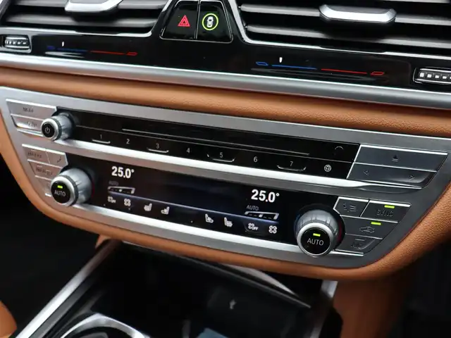 ＢＭＷ ７４０ｄ xDrive Mスポーツ 宮城県 2017(平29)年 3.3万km サファイアブラックP サンルーフ/harman/kardon/アクティブクルーズコントロール/イージークローザー/純正HDDナビ/全方位カメラ/フルセグＴＶ/アクティブクルーズコントロール/ヘッドアップディスプレイ/アンビエントライト/パーキングアシスト/レーンキープアシスト/ブラインドスポットモニター/茶革シート/全席シートヒーター/エアシート/メモリ付きシート/オートホールド/オートマチックハイビーム/オートライト/LEDヘッドライト/パワーバックドア/純正20インチAW/前方ドライブレコーダー/ETC