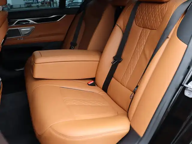 ＢＭＷ ７４０ｄ xDrive Mスポーツ 宮城県 2017(平29)年 3.3万km サファイアブラックP サンルーフ/harman/kardon/アクティブクルーズコントロール/イージークローザー/純正HDDナビ/全方位カメラ/フルセグＴＶ/アクティブクルーズコントロール/ヘッドアップディスプレイ/アンビエントライト/パーキングアシスト/レーンキープアシスト/ブラインドスポットモニター/茶革シート/全席シートヒーター/エアシート/メモリ付きシート/オートホールド/オートマチックハイビーム/オートライト/LEDヘッドライト/パワーバックドア/純正20インチAW/前方ドライブレコーダー/ETC