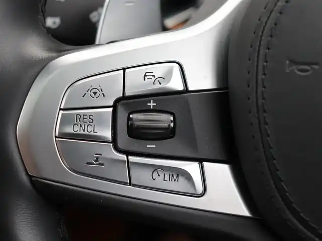 ＢＭＷ ７４０ｄ xDrive Mスポーツ 宮城県 2017(平29)年 3.3万km サファイアブラックP サンルーフ/harman/kardon/アクティブクルーズコントロール/イージークローザー/純正HDDナビ/全方位カメラ/フルセグＴＶ/アクティブクルーズコントロール/ヘッドアップディスプレイ/アンビエントライト/パーキングアシスト/レーンキープアシスト/ブラインドスポットモニター/茶革シート/全席シートヒーター/エアシート/メモリ付きシート/オートホールド/オートマチックハイビーム/オートライト/LEDヘッドライト/パワーバックドア/純正20インチAW/前方ドライブレコーダー/ETC