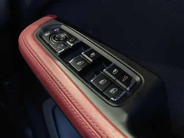 ポルシェ マカン GTS 愛知県 2017(平29)年 4.9万km ヴァルカノグレーメタリック スポクロPDLS+/レザーインテリア/赤革シート/シートヒーター/サラウンドビューカメラ/ポルシェエントリー＆ドライブ/スポーツエキゾースト/20インチRSスパイダーホイル/レッドブレーキキャリパー/パークアシスト