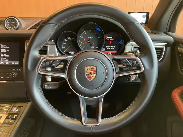 ポルシェ マカン GTS 愛知県 2017(平29)年 4.9万km ヴァルカノグレーメタリック スポクロPDLS+/レザーインテリア/赤革シート/シートヒーター/サラウンドビューカメラ/ポルシェエントリー＆ドライブ/スポーツエキゾースト/20インチRSスパイダーホイル/レッドブレーキキャリパー/パークアシスト