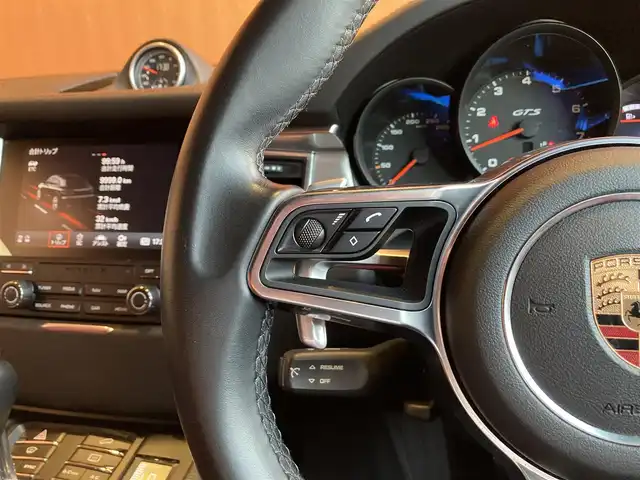 ポルシェ マカン GTS 愛知県 2017(平29)年 4.9万km ヴァルカノグレーメタリック スポクロPDLS+/レザーインテリア/赤革シート/シートヒーター/サラウンドビューカメラ/ポルシェエントリー＆ドライブ/スポーツエキゾースト/20インチRSスパイダーホイル/レッドブレーキキャリパー/パークアシスト