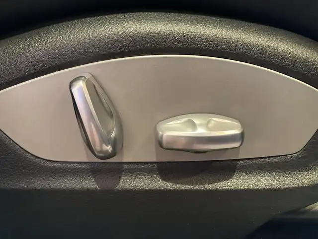 ポルシェ マカン GTS 愛知県 2017(平29)年 4.9万km ヴァルカノグレーメタリック スポクロPDLS+/レザーインテリア/赤革シート/シートヒーター/サラウンドビューカメラ/ポルシェエントリー＆ドライブ/スポーツエキゾースト/20インチRSスパイダーホイル/レッドブレーキキャリパー/パークアシスト