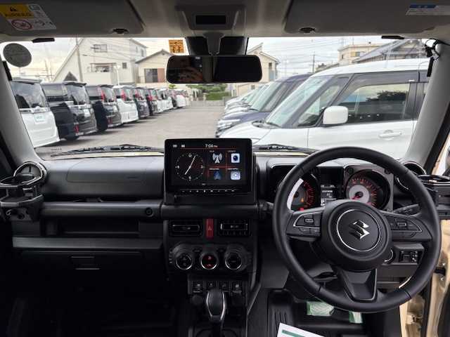 スズキ ジムニー XC 大阪府 2022(令4)年 1.7万km シフォンアイボリーメタリックブラック2トーンルーフ アルパイン9型ディスプレイオーディオ/バックカメラ/衝突被害軽減システム/レーンキープアシスト/クルーズコントロール/ダウンヒルアシストコントロール/オートライト/純正アルミホイール/社外フロアマット/シートヒーター/アイドリングストップ/スペアキー×1/プッシュスタートボタン/LEDヘッドライト