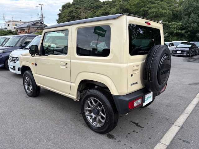 スズキ ジムニー XC 大阪府 2022(令4)年 1.7万km シフォンアイボリーメタリックブラック2トーンルーフ アルパイン9型ディスプレイオーディオ/バックカメラ/衝突被害軽減システム/レーンキープアシスト/クルーズコントロール/ダウンヒルアシストコントロール/オートライト/純正アルミホイール/社外フロアマット/シートヒーター/アイドリングストップ/スペアキー×1/プッシュスタートボタン/LEDヘッドライト