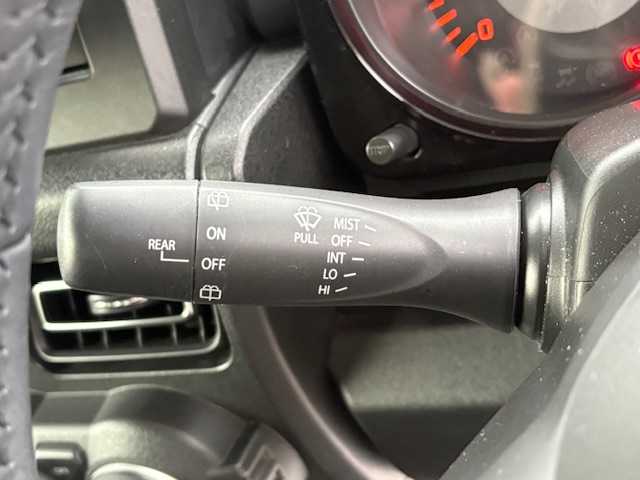 スズキ ジムニー XC 大阪府 2022(令4)年 1.7万km シフォンアイボリーメタリックブラック2トーンルーフ アルパイン9型ディスプレイオーディオ/バックカメラ/衝突被害軽減システム/レーンキープアシスト/クルーズコントロール/ダウンヒルアシストコントロール/オートライト/純正アルミホイール/社外フロアマット/シートヒーター/アイドリングストップ/スペアキー×1/プッシュスタートボタン/LEDヘッドライト