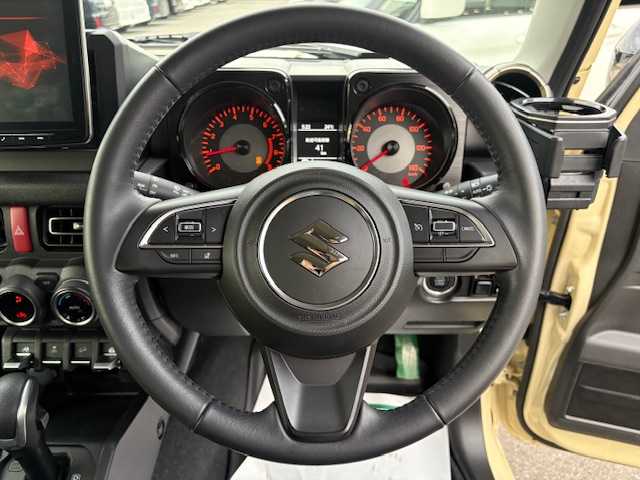 スズキ ジムニー XC 大阪府 2022(令4)年 1.7万km シフォンアイボリーメタリックブラック2トーンルーフ アルパイン9型ディスプレイオーディオ/バックカメラ/衝突被害軽減システム/レーンキープアシスト/クルーズコントロール/ダウンヒルアシストコントロール/オートライト/純正アルミホイール/社外フロアマット/シートヒーター/アイドリングストップ/スペアキー×1/プッシュスタートボタン/LEDヘッドライト