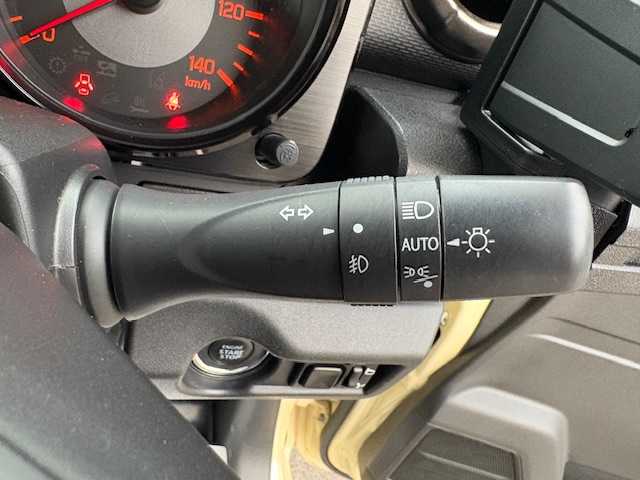 スズキ ジムニー XC 大阪府 2022(令4)年 1.7万km シフォンアイボリーメタリックブラック2トーンルーフ アルパイン9型ディスプレイオーディオ/バックカメラ/衝突被害軽減システム/レーンキープアシスト/クルーズコントロール/ダウンヒルアシストコントロール/オートライト/純正アルミホイール/社外フロアマット/シートヒーター/アイドリングストップ/スペアキー×1/プッシュスタートボタン/LEDヘッドライト