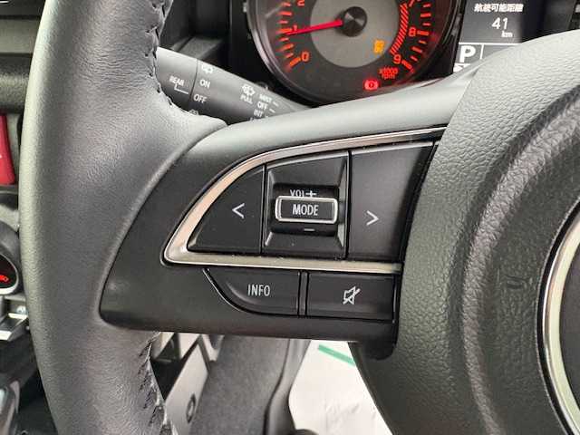 スズキ ジムニー XC 大阪府 2022(令4)年 1.7万km シフォンアイボリーメタリックブラック2トーンルーフ アルパイン9型ディスプレイオーディオ/バックカメラ/衝突被害軽減システム/レーンキープアシスト/クルーズコントロール/ダウンヒルアシストコントロール/オートライト/純正アルミホイール/社外フロアマット/シートヒーター/アイドリングストップ/スペアキー×1/プッシュスタートボタン/LEDヘッドライト