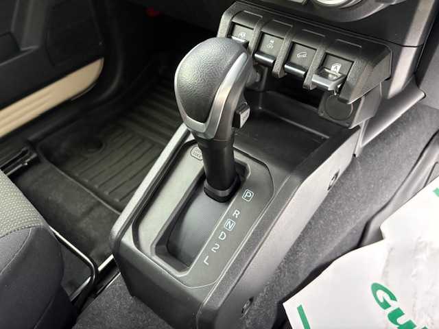 スズキ ジムニー XC 大阪府 2022(令4)年 1.7万km シフォンアイボリーメタリックブラック2トーンルーフ アルパイン9型ディスプレイオーディオ/バックカメラ/衝突被害軽減システム/レーンキープアシスト/クルーズコントロール/ダウンヒルアシストコントロール/オートライト/純正アルミホイール/社外フロアマット/シートヒーター/アイドリングストップ/スペアキー×1/プッシュスタートボタン/LEDヘッドライト