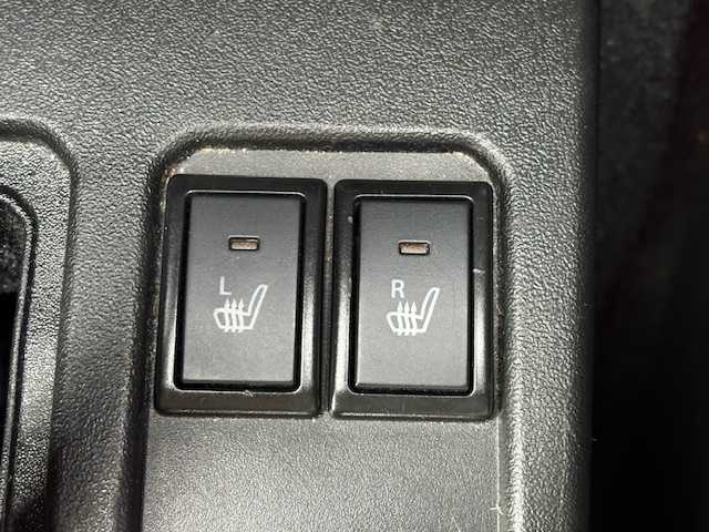 スズキ ジムニー XC 大阪府 2022(令4)年 1.7万km シフォンアイボリーメタリックブラック2トーンルーフ アルパイン9型ディスプレイオーディオ/バックカメラ/衝突被害軽減システム/レーンキープアシスト/クルーズコントロール/ダウンヒルアシストコントロール/オートライト/純正アルミホイール/社外フロアマット/シートヒーター/アイドリングストップ/スペアキー×1/プッシュスタートボタン/LEDヘッドライト