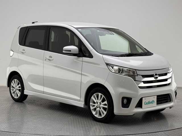 日産 デイズ HWS X Vセレ +SeftyⅡ 兵庫県 2015(平27)年 6万km ホワイトパール 社外メモリーナビ（FM/AM・ワンセグ）/バックカメラ/プッシュスタート/スマートキー2本/HIDヘッドランプ/フォグランプ/ETC/純正AW14インチ/純正フロアマット/電動格納ミラー/ウインカーミラー/アイドリングストップ/自動防眩ミラー/ISOFIX