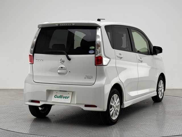 日産 デイズ HWS X Vセレ +SeftyⅡ 兵庫県 2015(平27)年 6万km ホワイトパール 社外メモリーナビ（FM/AM・ワンセグ）/バックカメラ/プッシュスタート/スマートキー2本/HIDヘッドランプ/フォグランプ/ETC/純正AW14インチ/純正フロアマット/電動格納ミラー/ウインカーミラー/アイドリングストップ/自動防眩ミラー/ISOFIX