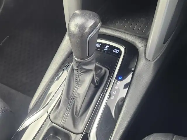 トヨタ カローラ クロス ハイブリッド Z 愛知県 2022(令4)年 2.9万km アティチュードブラックマイカ ワンオーナー/トヨタセーフティセンス/純正ナビ/（Bluetooth/USB入力/AM/FM）/全方位カメラ/ETC/ドラレコ/BSM/パワーシート/シートヒーター/ハーフレザー/電動リアゲード/ルーフレール/電子パーキング/オートホールド/防眩ミラー/ステアリングリモコン/オートライト/プッシュスタート/スマートキー/フットオープナー