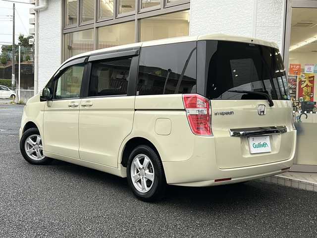 ホンダ ステップワゴン G コンフォートセレクション 山形県 2012(平24)年 5.4万km ヒダマリアイボリーパール 純正ナビ(CD/DVD/ワンセグ)/バックカメラ/ビルトインETC/社外アルミホイール/両側パワースライドドア/クルーズコントロール/純正フロアマット/アイドリングストップ/三列シート/ウォークスルーシート/盗難防止装置/横滑り防止装置/保証書/取扱説明書/スペアキー×１