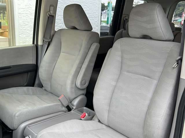 ホンダ ステップワゴン G コンフォートセレクション 山形県 2012(平24)年 5.4万km ヒダマリアイボリーパール 純正ナビ(CD/DVD/ワンセグ)/バックカメラ/ビルトインETC/社外アルミホイール/両側パワースライドドア/クルーズコントロール/純正フロアマット/アイドリングストップ/三列シート/ウォークスルーシート/盗難防止装置/横滑り防止装置/保証書/取扱説明書/スペアキー×１