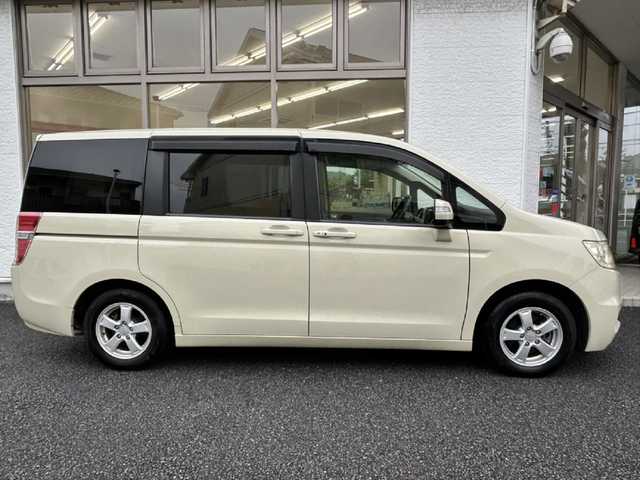 ホンダ ステップワゴン G コンフォートセレクション 山形県 2012(平24)年 5.4万km ヒダマリアイボリーパール 純正ナビ(CD/DVD/ワンセグ)/バックカメラ/ビルトインETC/社外アルミホイール/両側パワースライドドア/クルーズコントロール/純正フロアマット/アイドリングストップ/三列シート/ウォークスルーシート/盗難防止装置/横滑り防止装置/保証書/取扱説明書/スペアキー×１