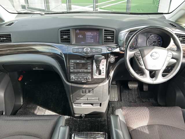 日産 エルグランド 250ハイウェイスター 岐阜県 2014(平26)年 5.5万km ファントムブラック 登録時走行距離54852km/後席モニター/全方位カメラ/純正ＳＤナビ/バックカメラ/両側パワースライドドア/純正アルミホイール/純正フロアマット/前後コーナーセンサー/ＬＥＤヘッドライト/オートライト/プッシュスタート/禁煙車/スマートキー/スペアキー/Bluetooth接続/CDチェンジャー/ビルトインETC/100V充電/ドアバイザー/ハーフレザーシート/オットマン/横滑り防止装置