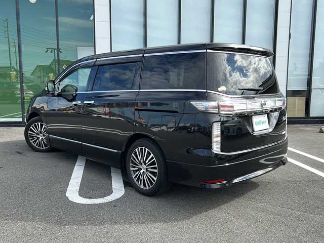 日産 エルグランド 250ハイウェイスター 岐阜県 2014(平26)年 5.5万km ファントムブラック 登録時走行距離54852km/後席モニター/全方位カメラ/純正ＳＤナビ/バックカメラ/両側パワースライドドア/純正アルミホイール/純正フロアマット/前後コーナーセンサー/ＬＥＤヘッドライト/オートライト/プッシュスタート/禁煙車/スマートキー/スペアキー/Bluetooth接続/CDチェンジャー/ビルトインETC/100V充電/ドアバイザー/ハーフレザーシート/オットマン/横滑り防止装置
