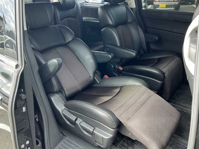 日産 エルグランド 250ハイウェイスター 岐阜県 2014(平26)年 5.5万km ファントムブラック 登録時走行距離54852km/後席モニター/全方位カメラ/純正ＳＤナビ/バックカメラ/両側パワースライドドア/純正アルミホイール/純正フロアマット/前後コーナーセンサー/ＬＥＤヘッドライト/オートライト/プッシュスタート/禁煙車/スマートキー/スペアキー/Bluetooth接続/CDチェンジャー/ビルトインETC/100V充電/ドアバイザー/ハーフレザーシート/オットマン/横滑り防止装置