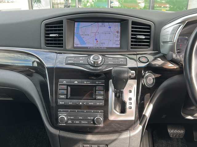 日産 エルグランド 250ハイウェイスター 岐阜県 2014(平26)年 5.5万km ファントムブラック 登録時走行距離54852km/後席モニター/全方位カメラ/純正ＳＤナビ/バックカメラ/両側パワースライドドア/純正アルミホイール/純正フロアマット/前後コーナーセンサー/ＬＥＤヘッドライト/オートライト/プッシュスタート/禁煙車/スマートキー/スペアキー/Bluetooth接続/CDチェンジャー/ビルトインETC/100V充電/ドアバイザー/ハーフレザーシート/オットマン/横滑り防止装置