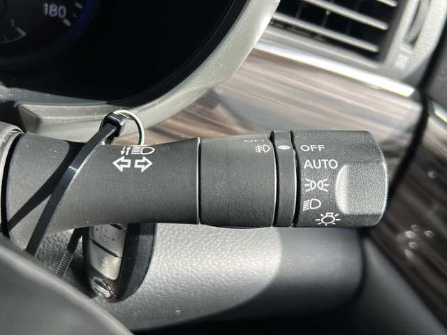 日産 エルグランド 250ハイウェイスター 岐阜県 2014(平26)年 5.5万km ファントムブラック 登録時走行距離54852km/後席モニター/全方位カメラ/純正ＳＤナビ/バックカメラ/両側パワースライドドア/純正アルミホイール/純正フロアマット/前後コーナーセンサー/ＬＥＤヘッドライト/オートライト/プッシュスタート/禁煙車/スマートキー/スペアキー/Bluetooth接続/CDチェンジャー/ビルトインETC/100V充電/ドアバイザー/ハーフレザーシート/オットマン/横滑り防止装置