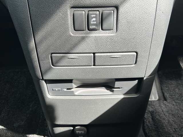 日産 エルグランド 250ハイウェイスター 岐阜県 2014(平26)年 5.5万km ファントムブラック 登録時走行距離54852km/後席モニター/全方位カメラ/純正ＳＤナビ/バックカメラ/両側パワースライドドア/純正アルミホイール/純正フロアマット/前後コーナーセンサー/ＬＥＤヘッドライト/オートライト/プッシュスタート/禁煙車/スマートキー/スペアキー/Bluetooth接続/CDチェンジャー/ビルトインETC/100V充電/ドアバイザー/ハーフレザーシート/オットマン/横滑り防止装置