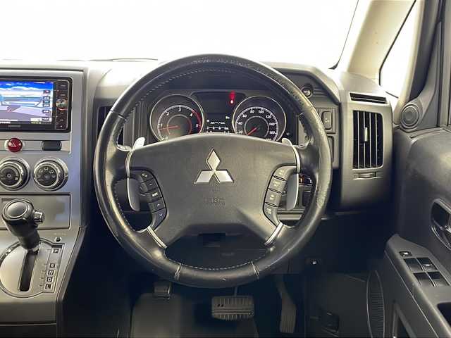 三菱 デリカＤ：５ D－Power package 栃木県 2014(平26)年 13.1万km ダイヤモンドブラックマイカ 社外ナビ　ＢＴ　ＣＤ　ＤＶＤ　フルセグＴＶ　/両側電動スライドドア　/パドルシフト　/オートライト/４ＷＤ　/革巻きハンドル　/クルーズコントロール　/社外アルミホイール