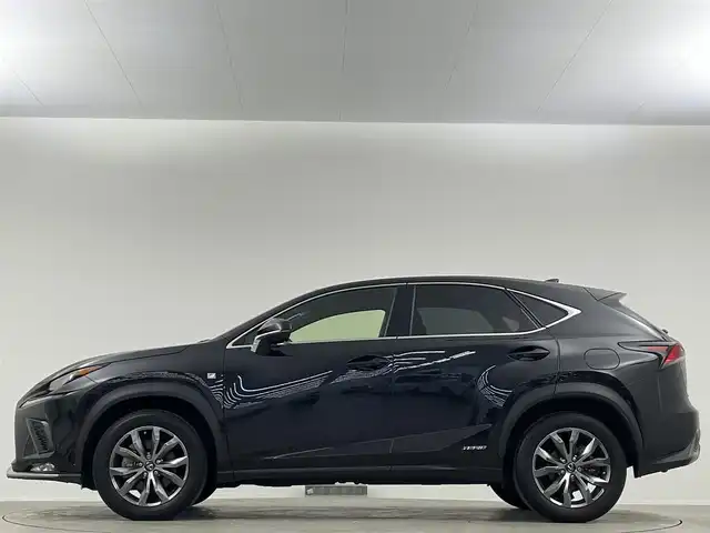 レクサス ＮＸ 300h Fスポーツ 埼玉県 2020(令2)年 2万km グラファイトブラックガラスフレーク 禁煙 360° 冷シート BSM HUD ETC シートヒーター ドライブレコーダー オートハイビーム コーナーセンサー レーダークルーズコントロール レザーシート 純正ナビ BT DVD