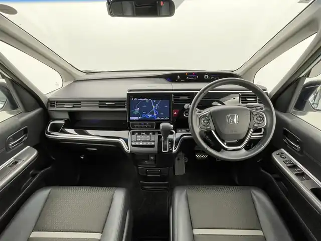 ホンダ ステップワゴン モデューロX ホンダセンシング 熊本県 2020(令2)年 4.4万km プラチナホワイトパール ワンオーナー/純正ナビVXU-207Wi（ＣＤ・ＤＶＤ・フルセグ・ＢＴ・ＳＤ・ＡｐｐｌＣａｒＰｌａｙ・ＵＳＢ）/全周囲カメラ　/バックカメラ/フロントカメラ/純正前方ドライブレコーダー　/純正フリップダウンモニター/ビルトインＥＴＣ２．０　/両側パワースライドドア　/アダブティブクルーズコントロール/衝突軽減ブレーキ/レーンキープアシスト/車線逸脱警報/横滑り防止/アイドリングストップ/ハーフレザーシート/純正フロアマット/社外１７インチAW/オートライト/LEDヘッドライト/フォグランプ/スマートキー/プッシュスタート/スペアキー1本/保証書/取扱説明書