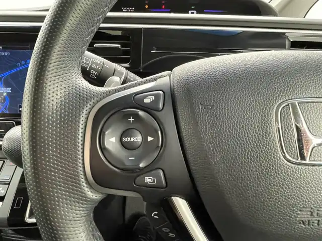 ホンダ ステップワゴン モデューロX ホンダセンシング 熊本県 2020(令2)年 4.4万km プラチナホワイトパール ワンオーナー/純正ナビVXU-207Wi（ＣＤ・ＤＶＤ・フルセグ・ＢＴ・ＳＤ・ＡｐｐｌＣａｒＰｌａｙ・ＵＳＢ）/全周囲カメラ　/バックカメラ/フロントカメラ/純正前方ドライブレコーダー　/純正フリップダウンモニター/ビルトインＥＴＣ２．０　/両側パワースライドドア　/アダブティブクルーズコントロール/衝突軽減ブレーキ/レーンキープアシスト/車線逸脱警報/横滑り防止/アイドリングストップ/ハーフレザーシート/純正フロアマット/社外１７インチAW/オートライト/LEDヘッドライト/フォグランプ/スマートキー/プッシュスタート/スペアキー1本/保証書/取扱説明書