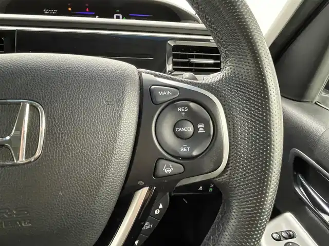 ホンダ ステップワゴン モデューロX ホンダセンシング 熊本県 2020(令2)年 4.4万km プラチナホワイトパール ワンオーナー/純正ナビVXU-207Wi（ＣＤ・ＤＶＤ・フルセグ・ＢＴ・ＳＤ・ＡｐｐｌＣａｒＰｌａｙ・ＵＳＢ）/全周囲カメラ　/バックカメラ/フロントカメラ/純正前方ドライブレコーダー　/純正フリップダウンモニター/ビルトインＥＴＣ２．０　/両側パワースライドドア　/アダブティブクルーズコントロール/衝突軽減ブレーキ/レーンキープアシスト/車線逸脱警報/横滑り防止/アイドリングストップ/ハーフレザーシート/純正フロアマット/社外１７インチAW/オートライト/LEDヘッドライト/フォグランプ/スマートキー/プッシュスタート/スペアキー1本/保証書/取扱説明書