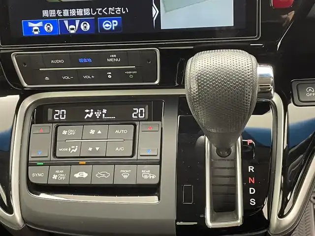 ホンダ ステップワゴン モデューロX ホンダセンシング 熊本県 2020(令2)年 4.4万km プラチナホワイトパール ワンオーナー/純正ナビVXU-207Wi（ＣＤ・ＤＶＤ・フルセグ・ＢＴ・ＳＤ・ＡｐｐｌＣａｒＰｌａｙ・ＵＳＢ）/全周囲カメラ　/バックカメラ/フロントカメラ/純正前方ドライブレコーダー　/純正フリップダウンモニター/ビルトインＥＴＣ２．０　/両側パワースライドドア　/アダブティブクルーズコントロール/衝突軽減ブレーキ/レーンキープアシスト/車線逸脱警報/横滑り防止/アイドリングストップ/ハーフレザーシート/純正フロアマット/社外１７インチAW/オートライト/LEDヘッドライト/フォグランプ/スマートキー/プッシュスタート/スペアキー1本/保証書/取扱説明書