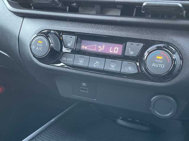 日産 ノート e－パワーオーテック FOUR 新潟県 2023(令5)年 0.3万km ダークメタルグレー 4WD/純正9インチメモリナビ/BT/フルセグテレビ/全方位カメラ/ETC/ドライブレコーダー/衝突被害軽減ブレーキ/レーンキープアシスト/革シート/シートヒーター/ステアリングヒーター/ステアリングスイッチ/コーナーセンサー/スマートキー/プッシュスタート/LEDヘッドライト/オートライト/オートハイビーム/フォグランプ/純正16インチアルミホイール