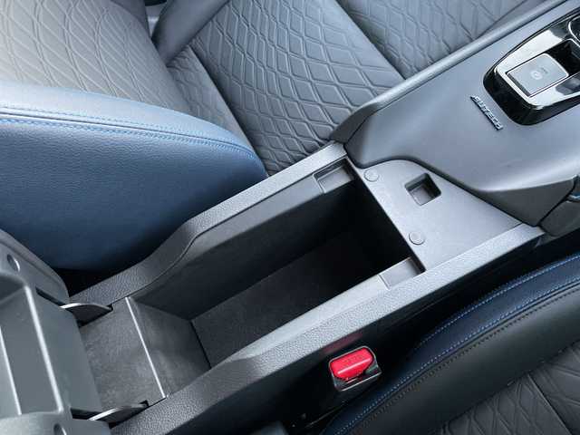 日産 ノート e－パワーオーテック FOUR 新潟県 2023(令5)年 0.3万km ダークメタルグレー 4WD/純正9インチメモリナビ/BT/フルセグテレビ/全方位カメラ/ETC/ドライブレコーダー/衝突被害軽減ブレーキ/レーンキープアシスト/革シート/シートヒーター/ステアリングヒーター/ステアリングスイッチ/コーナーセンサー/スマートキー/プッシュスタート/LEDヘッドライト/オートライト/オートハイビーム/フォグランプ/純正16インチアルミホイール