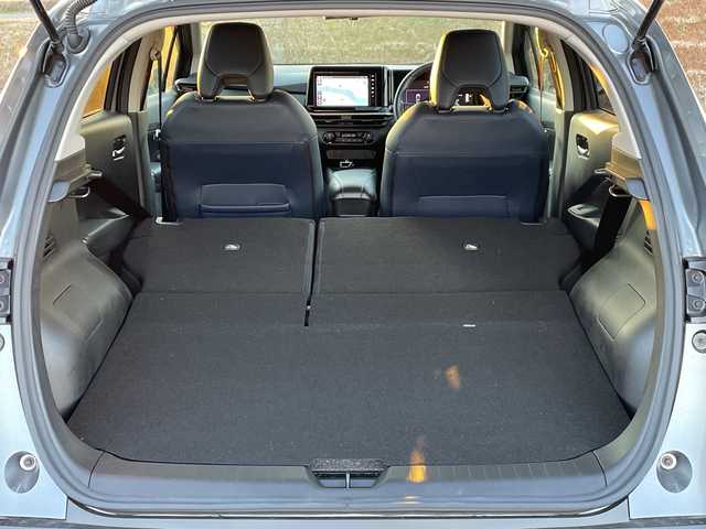 日産 ノート e－パワーオーテック FOUR 新潟県 2023(令5)年 0.3万km ダークメタルグレー 4WD/純正9インチメモリナビ/BT/フルセグテレビ/全方位カメラ/ETC/ドライブレコーダー/衝突被害軽減ブレーキ/レーンキープアシスト/革シート/シートヒーター/ステアリングヒーター/ステアリングスイッチ/コーナーセンサー/スマートキー/プッシュスタート/LEDヘッドライト/オートライト/オートハイビーム/フォグランプ/純正16インチアルミホイール