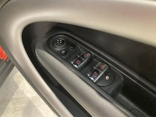 ＭＩＮＩ ミニ クロスオーバー クーパー D 熊本県 2016(平28)年 4.4万km ブレイジングレッドメタリック ・キーレス/・ポータブルナビ/・ワンセグTV/・純正CD/AUX/・ETC/・ドライブレコーダー(前後録画)/・革調シートカバー/・純正マット/・保証書/取説