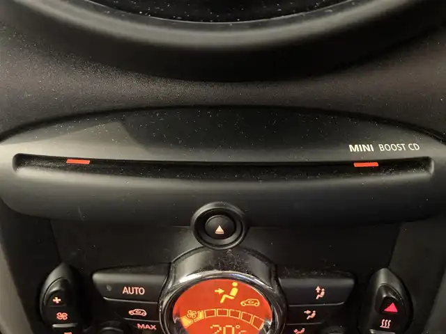 ＭＩＮＩ ミニ クロスオーバー クーパー D 熊本県 2016(平28)年 4.4万km ブレイジングレッドメタリック ・キーレス/・ポータブルナビ/・ワンセグTV/・純正CD/AUX/・ETC/・ドライブレコーダー(前後録画)/・革調シートカバー/・純正マット/・保証書/取説