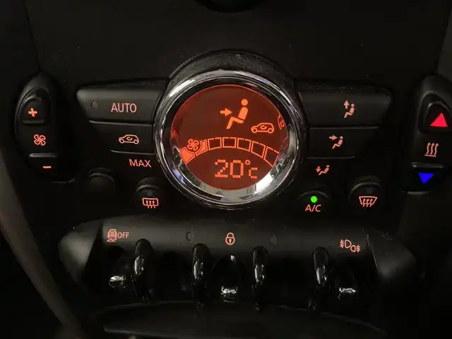 ＭＩＮＩ ミニ クロスオーバー クーパー D 熊本県 2016(平28)年 4.4万km ブレイジングレッドメタリック ・キーレス/・ポータブルナビ/・ワンセグTV/・純正CD/AUX/・ETC/・ドライブレコーダー(前後録画)/・革調シートカバー/・純正マット/・保証書/取説
