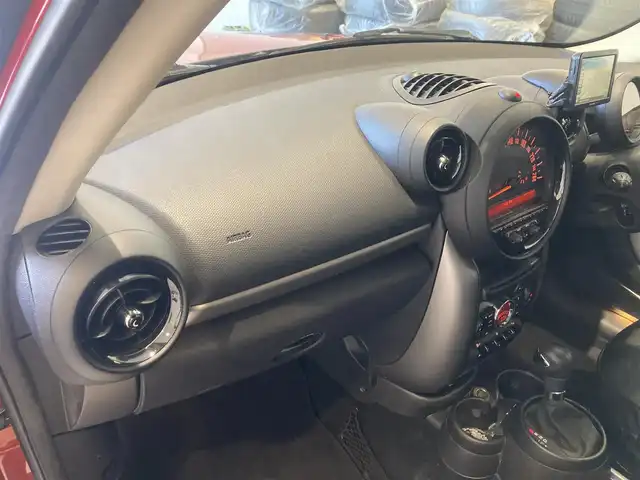 ＭＩＮＩ ミニ クロスオーバー クーパー D 熊本県 2016(平28)年 4.4万km ブレイジングレッドメタリック ・キーレス/・ポータブルナビ/・ワンセグTV/・純正CD/AUX/・ETC/・ドライブレコーダー(前後録画)/・革調シートカバー/・純正マット/・保証書/取説