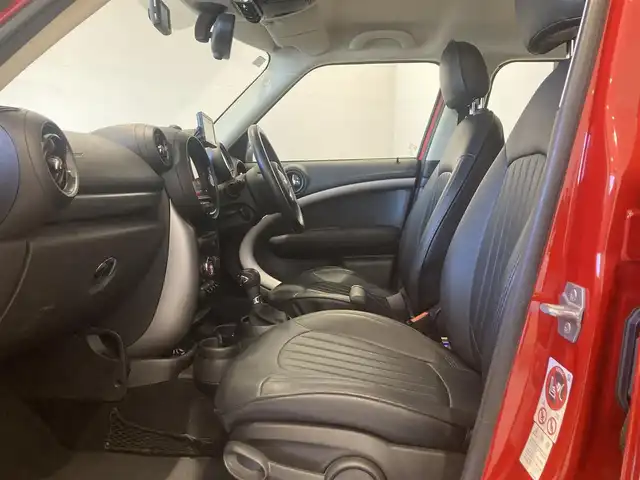 ＭＩＮＩ ミニ クロスオーバー クーパー D 熊本県 2016(平28)年 4.4万km ブレイジングレッドメタリック ・キーレス/・ポータブルナビ/・ワンセグTV/・純正CD/AUX/・ETC/・ドライブレコーダー(前後録画)/・革調シートカバー/・純正マット/・保証書/取説