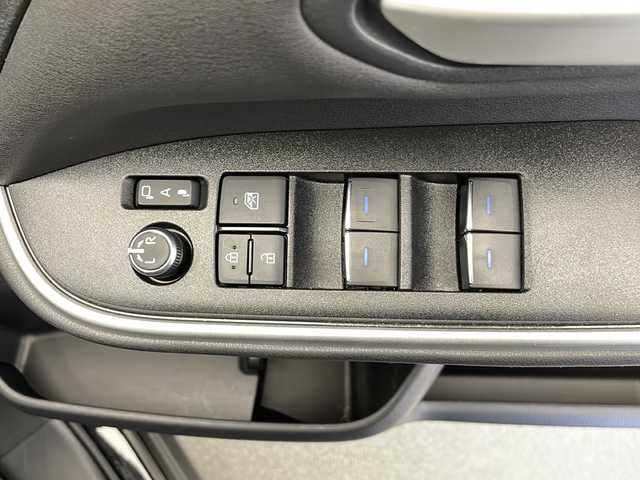 トヨタ ヴォクシー ハイブリッド S－Z 長野県 2023(令5)年 3.1万km アティチュードブラックマイカ 4WD/純正メーカーナビ（CD/DVD/BT/AM/FM/TV）/モデリスタエアロ（フロント/サイドスカート/リア）/シグネーチャーイルミグリル/イルミルーフスポイラー/純正フリップダウンモニター/ブラインドスポットモニター/プリクラッシュセーフティー/プロアクティブドライビングアシスト/安心降車アシスト/アドヴァンスドライブ/レーンチェンジアシスト/アラウンドビューモニター/2列目サンシェード/ビルトインETC2.0/寒冷地仕様/ハーフレーザーシート/シートヒーター/アイドリングストップ/LEDヘッドライト/純正フロアマット/ドアバイザー/プッシュスタート