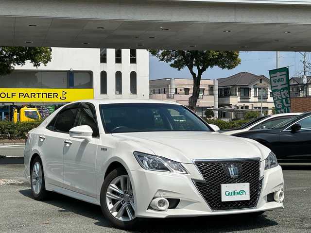 トヨタ クラウン ハイブリッド アスリートS 熊本県 2013(平25)年 6.4万km ホワイトパールクリスタルシャイン プッシュスタート/メーカーOPナビ/バックカメラ/ビルトインETC/前後ドライブレコーダー/純正17インチAW/レーダークルーズ/前席パワーシート/HIDヘッドライト/オートライト/フォグライト/前後コーナーセンサー/横滑り防止装置/ウィンカーミラー/純正フロアマット/純正ドアバイザー/新車保証書/取扱説明書/スマートスペアキー×1本