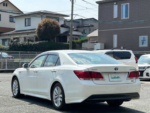 トヨタ クラウン ハイブリッド アスリートS 熊本県 2013(平25)年 6.4万km ホワイトパールクリスタルシャイン プッシュスタート/メーカーOPナビ/バックカメラ/ビルトインETC/前後ドライブレコーダー/純正17インチAW/レーダークルーズ/前席パワーシート/HIDヘッドライト/オートライト/フォグライト/前後コーナーセンサー/横滑り防止装置/ウィンカーミラー/純正フロアマット/純正ドアバイザー/新車保証書/取扱説明書/スマートスペアキー×1本