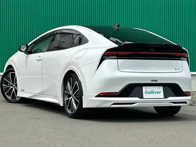 トヨタ プリウス Z 宮城県 2023(令5)年 0.8万km プラチナホワイトパールマイカ パノラマルーフ/デジタルインナーミラー/＝＝＝/ワンオーナー車/4WD/寒冷地仕様/トヨタセーフティセンス/・プリクラッシュセーフティ/・レーダークルーズコントロール/・レーントレーシングアシスト/・レーンディパーチャーアラート/・レーンチェンジアシスト/・緊急時操舵支援/・オートマチックハイビーム/・ロードサインアシスト/・フロントトラフィックアラート/・ドライバー異常時対応システム/・プロアクティブドライビングアシスト/BSM/クリアランスソナー/パノラミックビューモニター/トヨタチームメイト(アドバンストパーク)/ディスプレイーディオ&ナビ機能/・12.3インチディスプレイオーディオ /・AppleCarplay/Bluetooth/フルセグTV/モデリスタエアロ【F・S・R】/TRDリアスポイラー/ETC2.0/シートヒーター／ベンチレーション/メモリー機能付パワーシート/ステアリングヒーター/パワーバックドア/置くだけ充電/USB入力端子/給電ポートタイプC【2口】/LEDヘッドライト/純正19インチアルミホイール/フロアマット/ドアバイザー