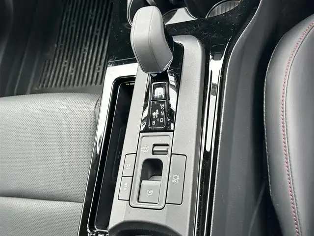トヨタ プリウス Z 宮城県 2023(令5)年 0.8万km プラチナホワイトパールマイカ パノラマルーフ/デジタルインナーミラー/＝＝＝/ワンオーナー車/4WD/寒冷地仕様/トヨタセーフティセンス/・プリクラッシュセーフティ/・レーダークルーズコントロール/・レーントレーシングアシスト/・レーンディパーチャーアラート/・レーンチェンジアシスト/・緊急時操舵支援/・オートマチックハイビーム/・ロードサインアシスト/・フロントトラフィックアラート/・ドライバー異常時対応システム/・プロアクティブドライビングアシスト/BSM/クリアランスソナー/パノラミックビューモニター/トヨタチームメイト(アドバンストパーク)/ディスプレイーディオ&ナビ機能/・12.3インチディスプレイオーディオ /・AppleCarplay/Bluetooth/フルセグTV/モデリスタエアロ【F・S・R】/TRDリアスポイラー/ETC2.0/シートヒーター／ベンチレーション/メモリー機能付パワーシート/ステアリングヒーター/パワーバックドア/置くだけ充電/USB入力端子/給電ポートタイプC【2口】/LEDヘッドライト/純正19インチアルミホイール/フロアマット/ドアバイザー